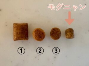 モグニャンとロイヤルカナンエイジングフード3種との大きさの比較